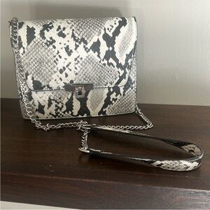 PULL&BEAR SNAKE PRINT CROSSBODY
